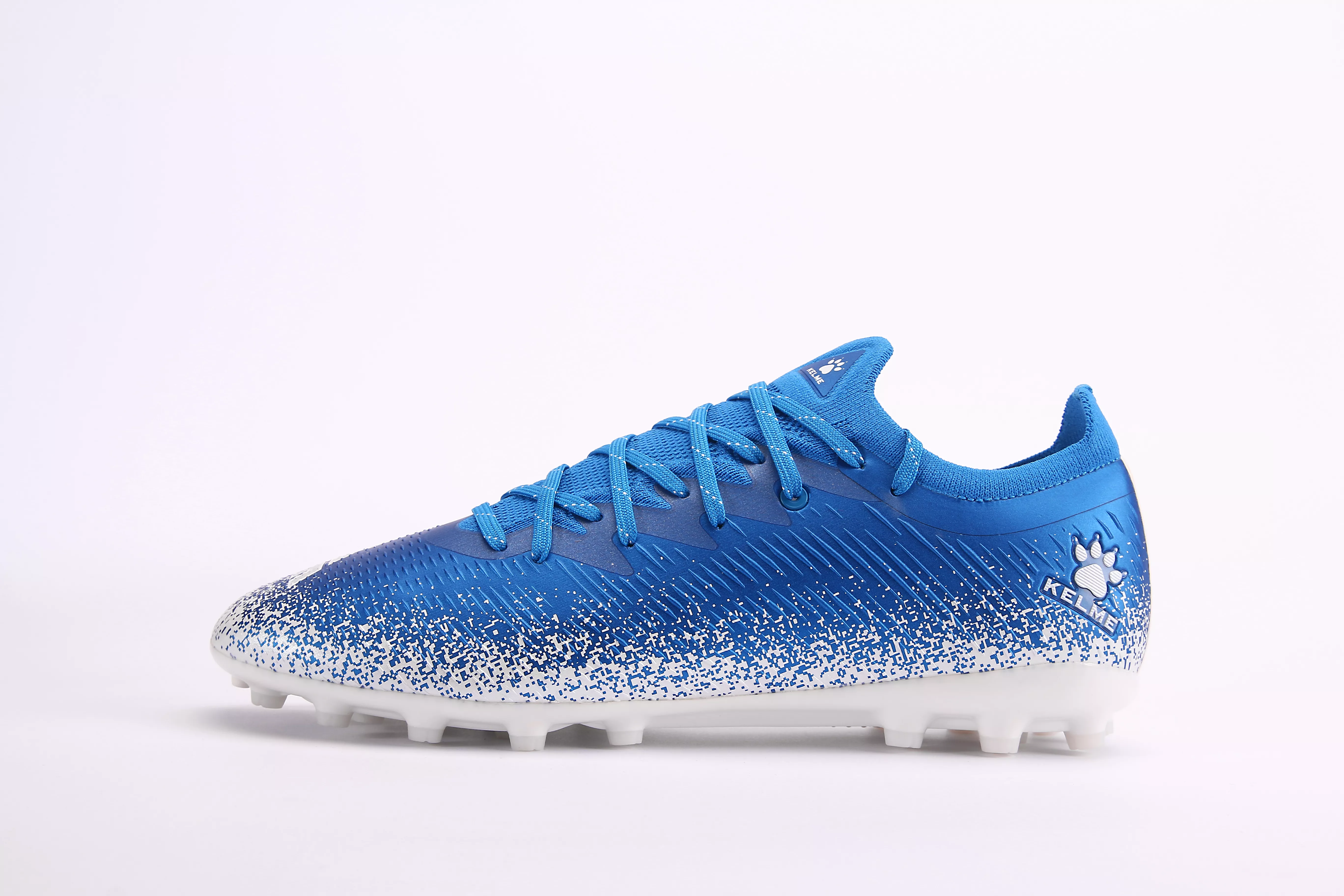 Master tactile football shoes